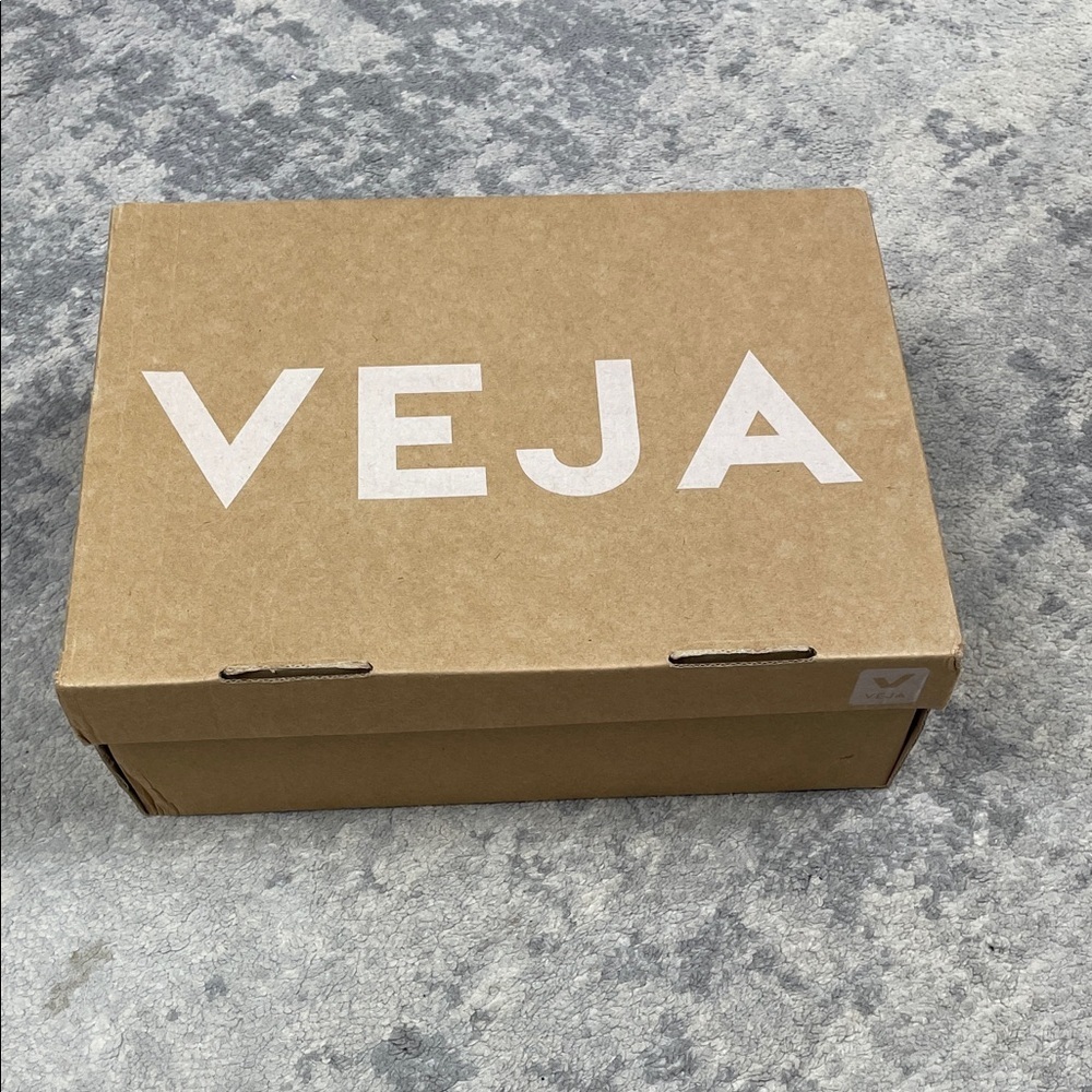NIB Veja V 15 White Leather High Top Sneakers Womens Sz 8 - Picture 4 of 14